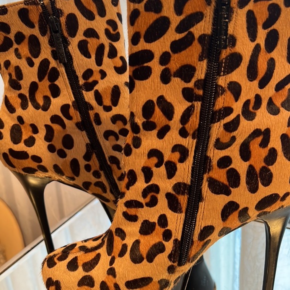 Leopard Print Pony Hair Platform Ankle Boots. Size 8 - Picture 6 of 13